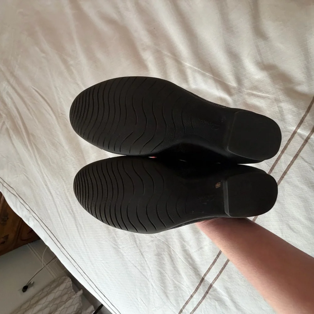 Clark’s Elegant Black Women's Flats - Picture 2 of 3